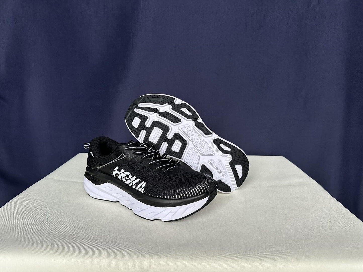 Size 8- Hoka Men Bondi 7 Black White Trainer Shoes Sneakers