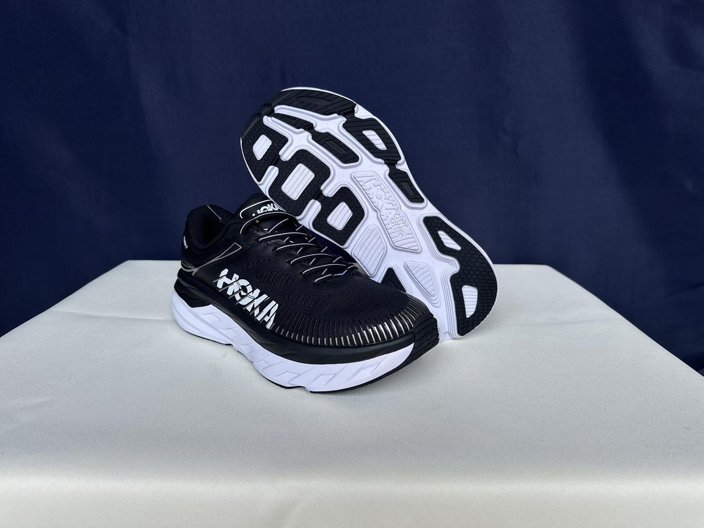 Size 9- Hoka Men Bondi 7 Black White Trainer Shoes Sneakers