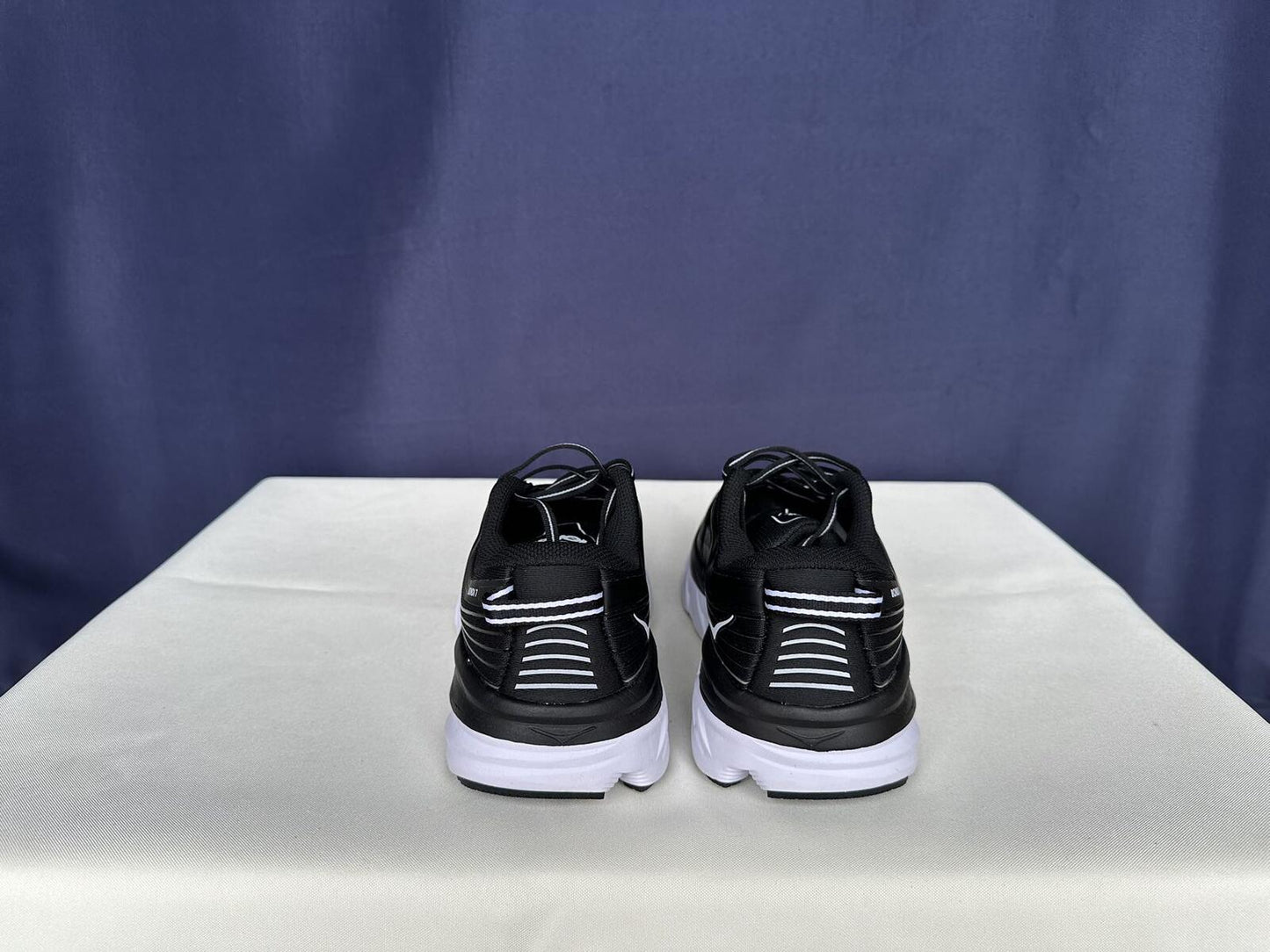 Size 8- Hoka Men Bondi 7 Black White Trainer Shoes Sneakers