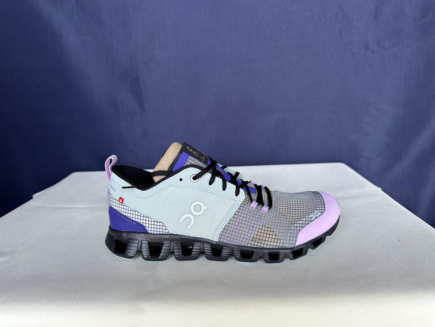 Size 10.5 - On Running Women Surf Vapor Cloud X Shift Sneakers