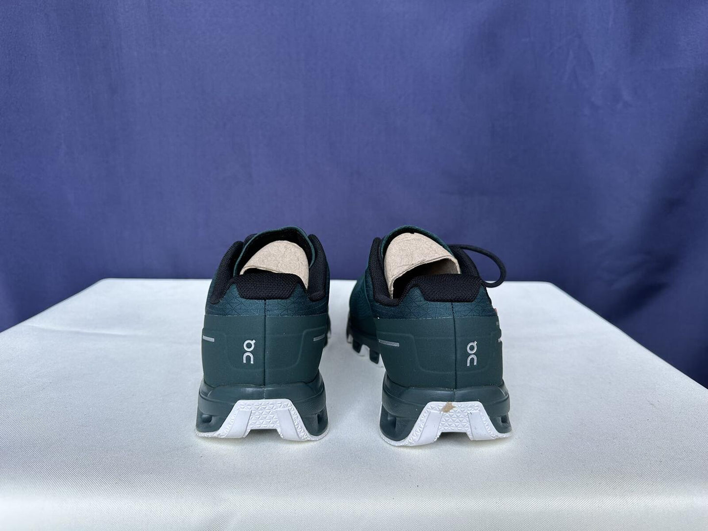 Size 10- On Running Men Green Trainer Running Shoes Sneakers
