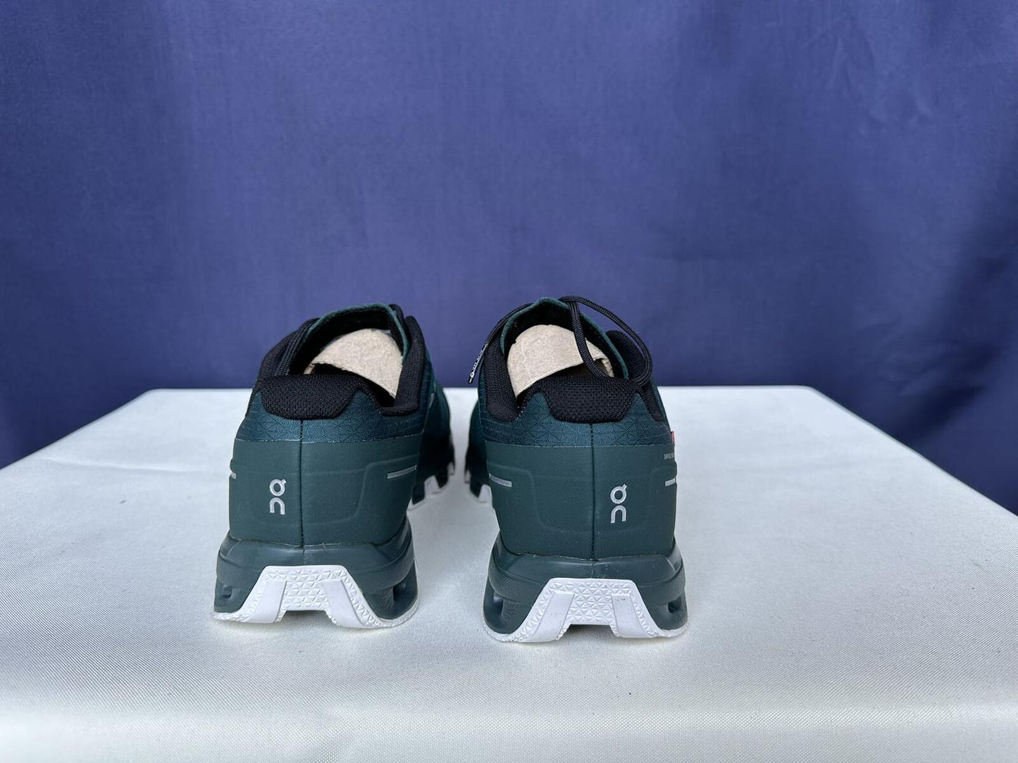 Size 10- On Running Men Green Trainer Running Shoes Sneakers