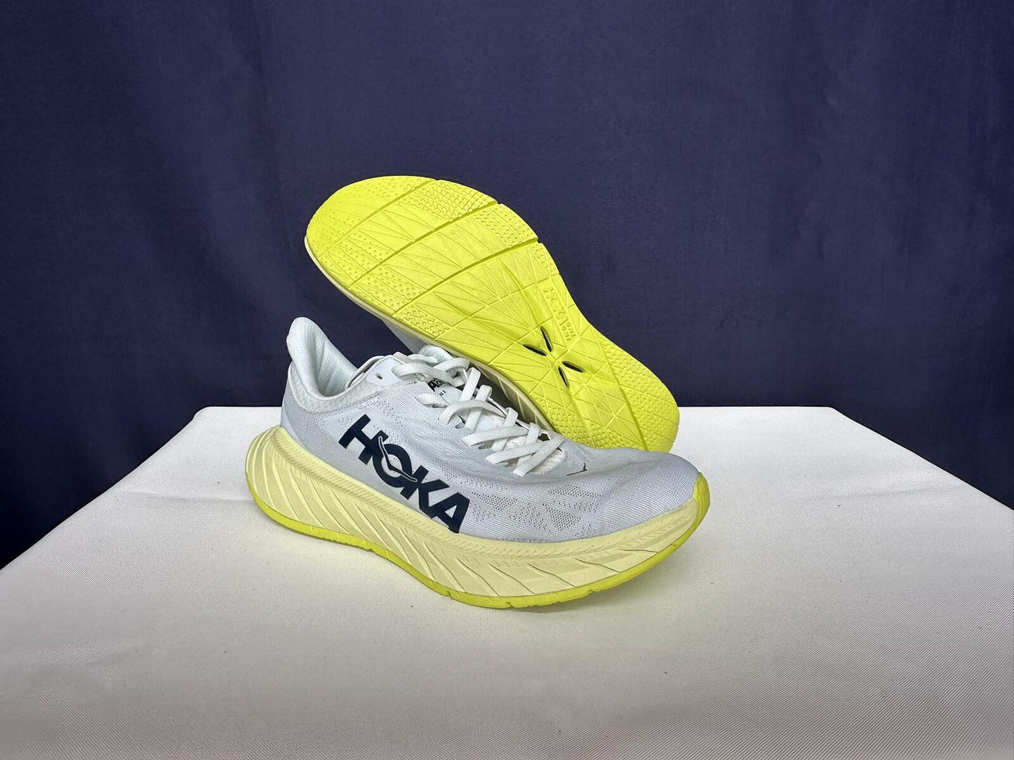 Size 9D- Hoka Men Carbon X 2 Blue Flower/Luminary Green