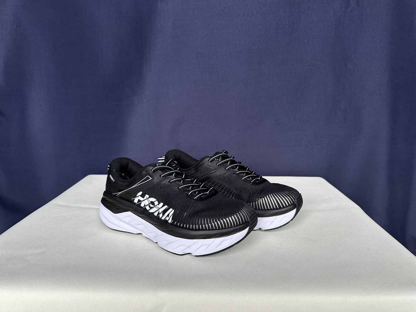 Size 8- Hoka Men Bondi 7 Black White Trainer Shoes Sneakers
