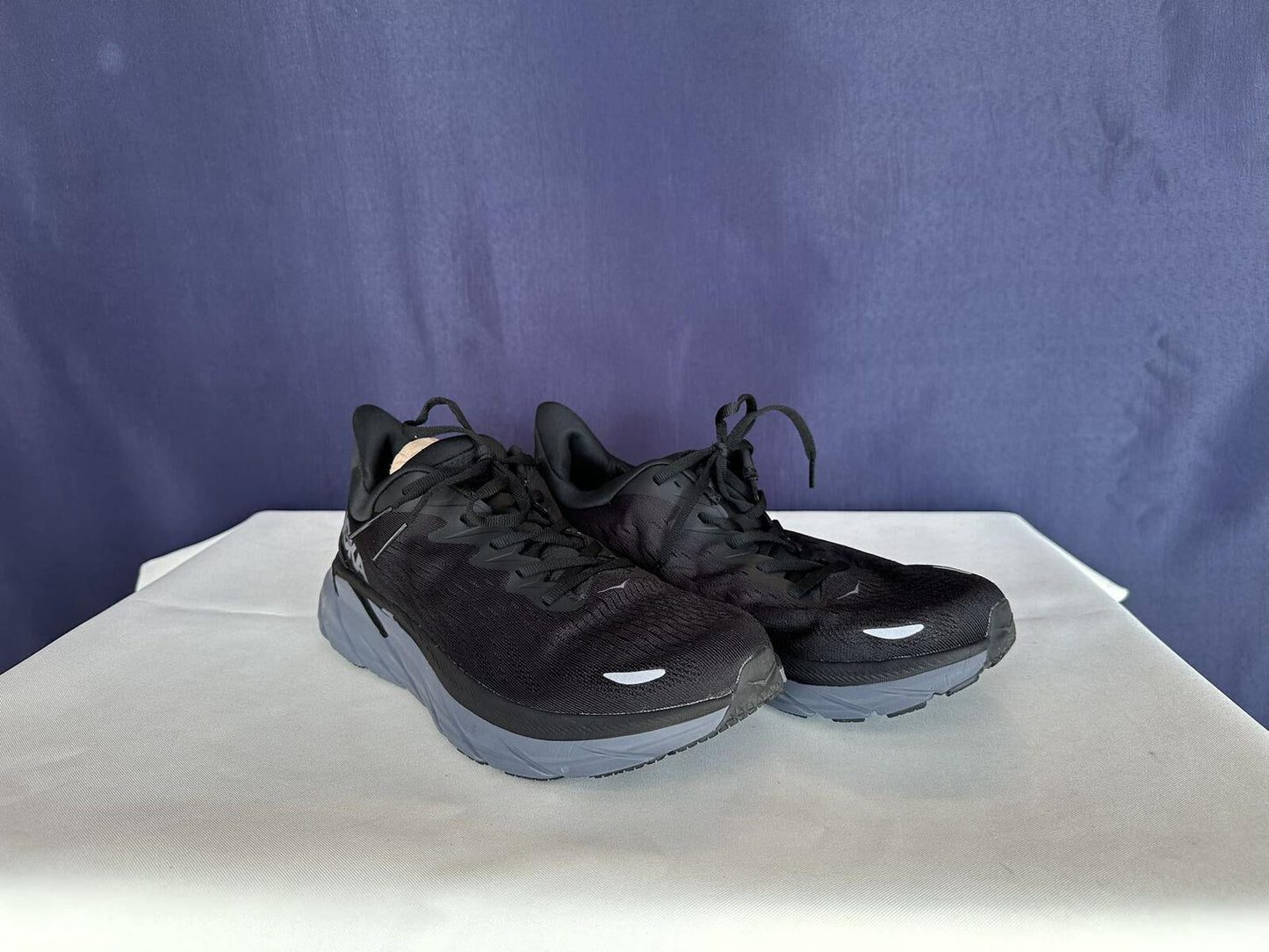 Size 10.5D Men Black Sneakers