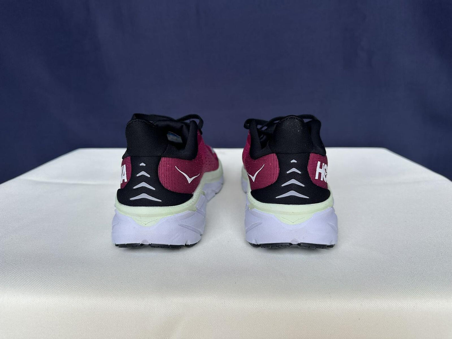 Size 6B- Hoka Women Bondi 8 Ibis Rose Trainer Sneakers Shoes