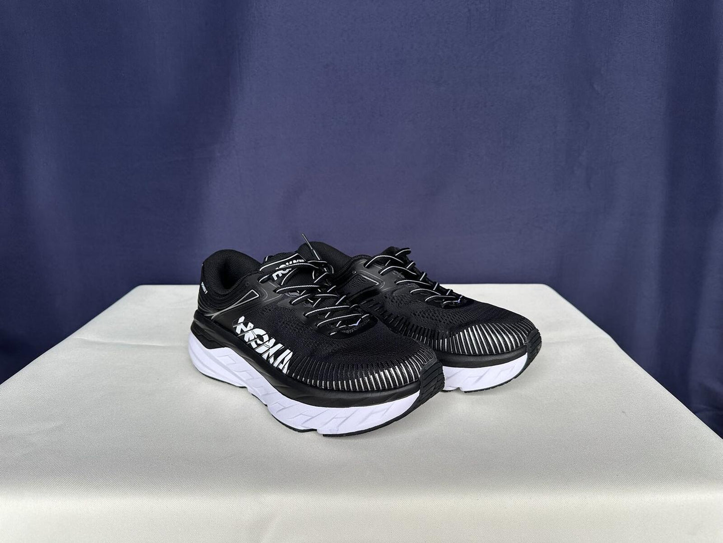 Size 8- Hoka Men Bondi 7 Black White Trainer Shoes Sneakers