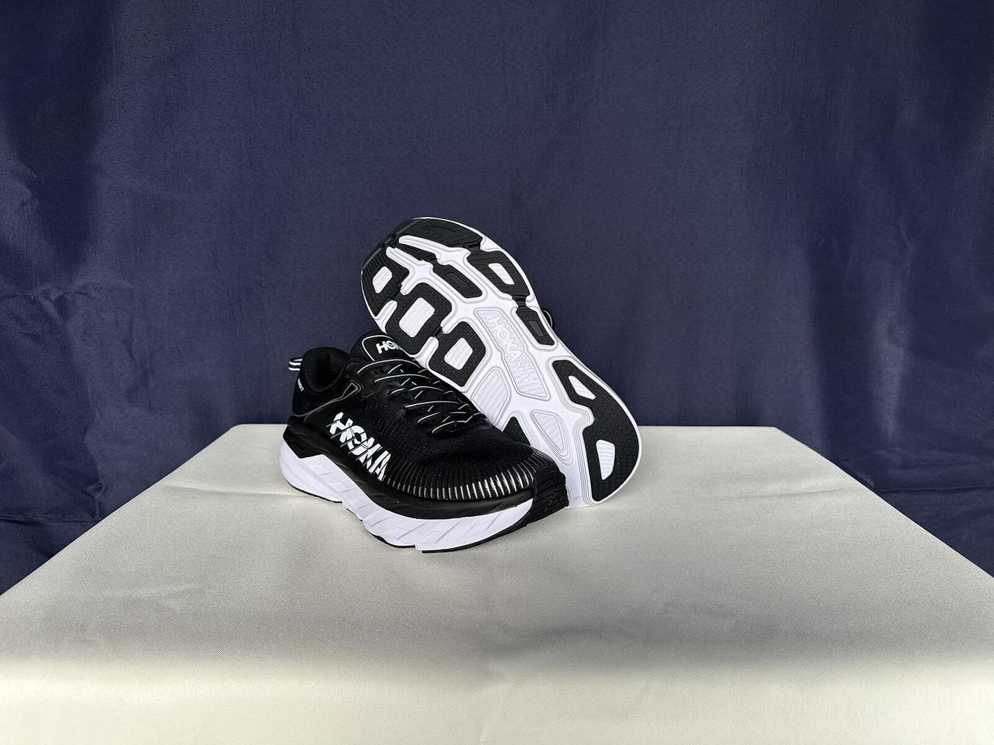 Size 9- Hoka Men Bondi 7 Black White Trainer Shoes Sneakers