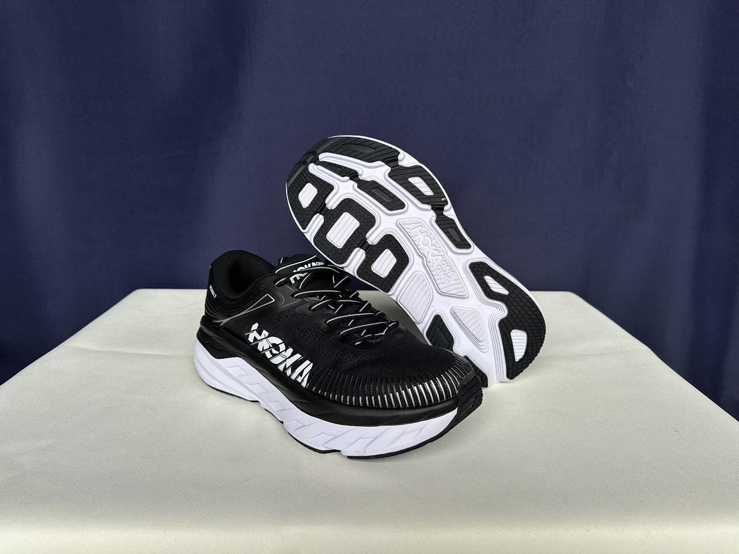 Size 8- Hoka Men Bondi 7 Black White Trainer Shoes Sneakers