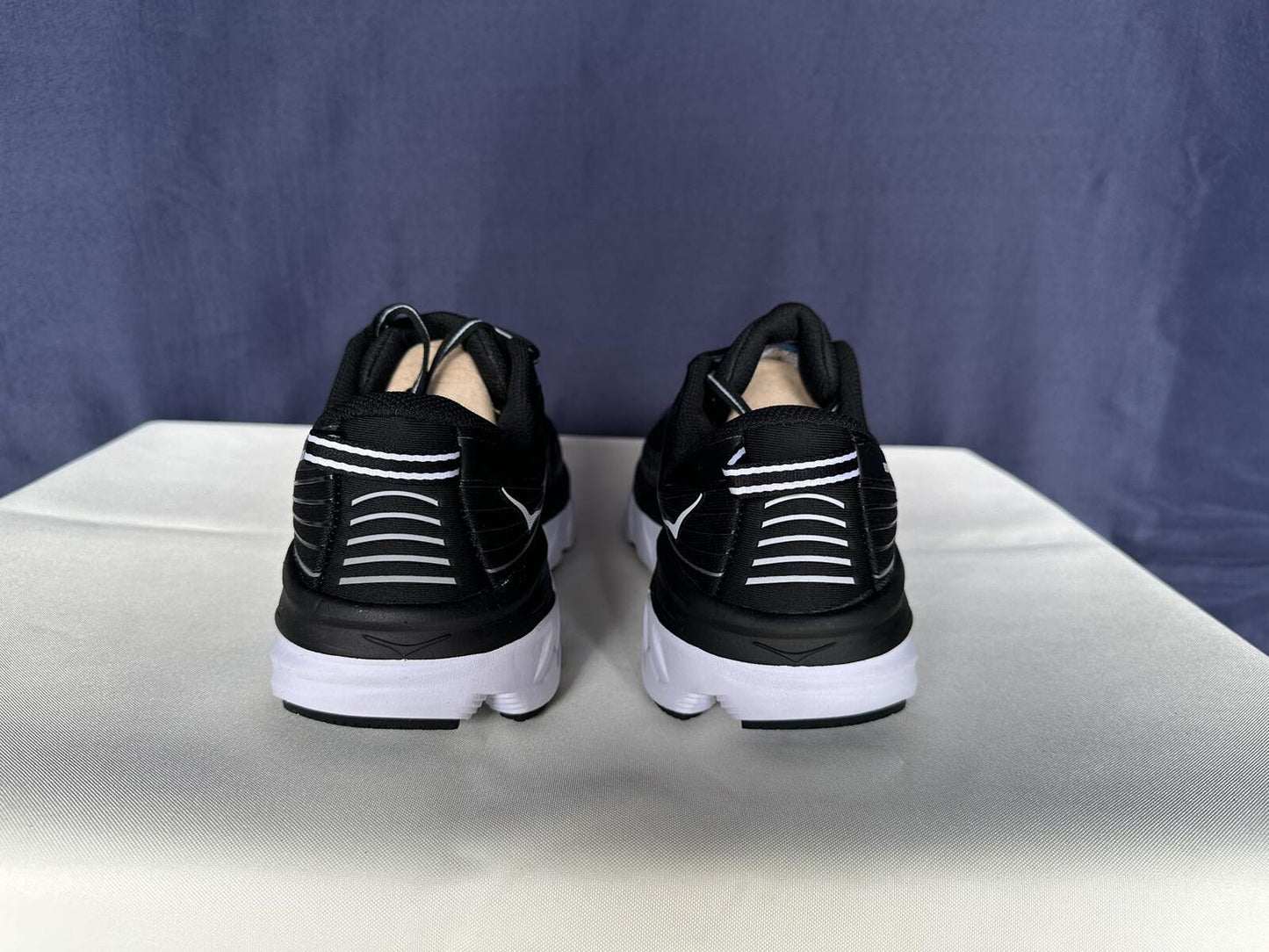 Size 9- Hoka Men Bondi 7 Black White Trainer Shoes Sneakers