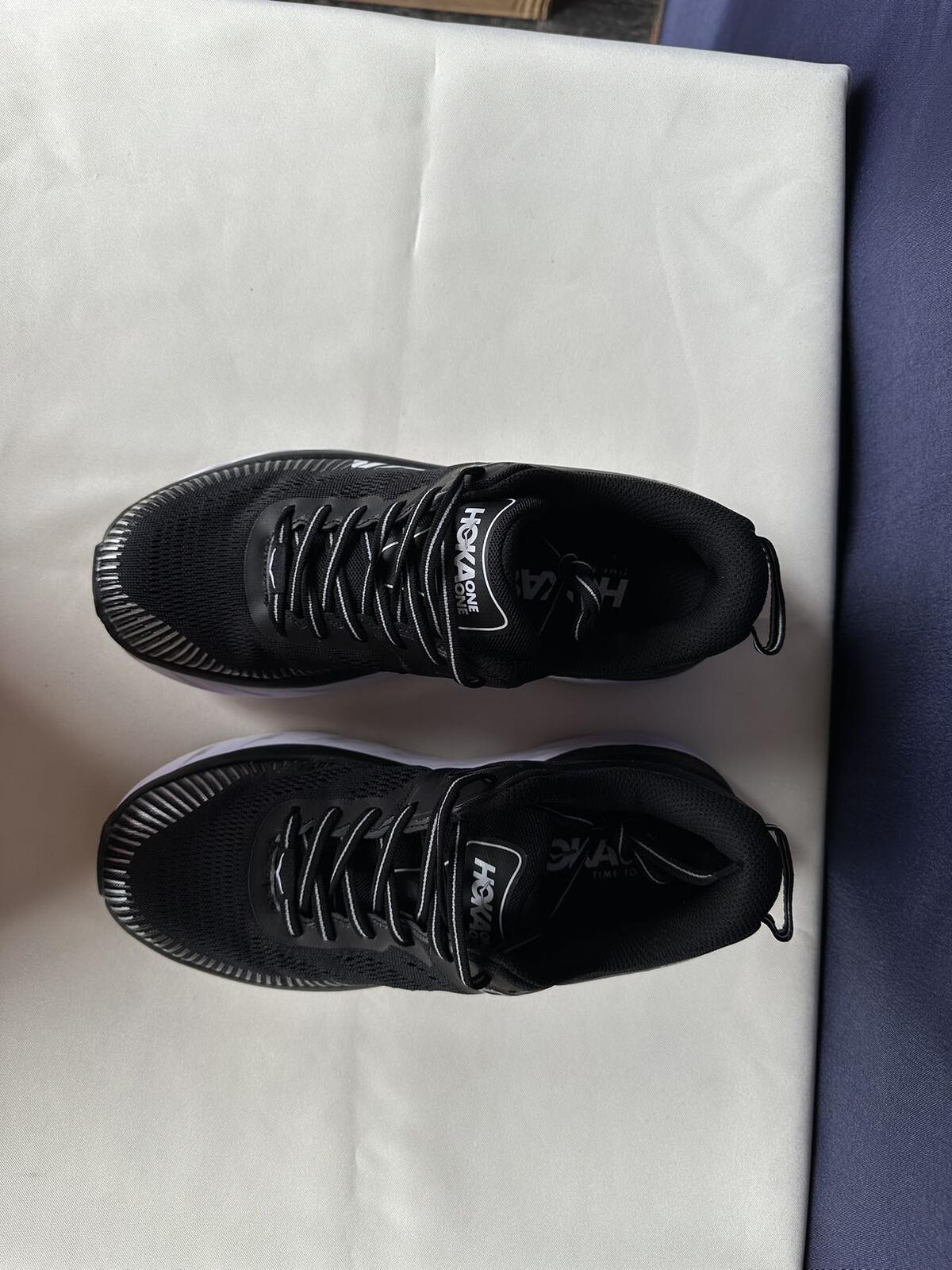 Size 8- Hoka Men Bondi 7 Black White Trainer Shoes Sneakers