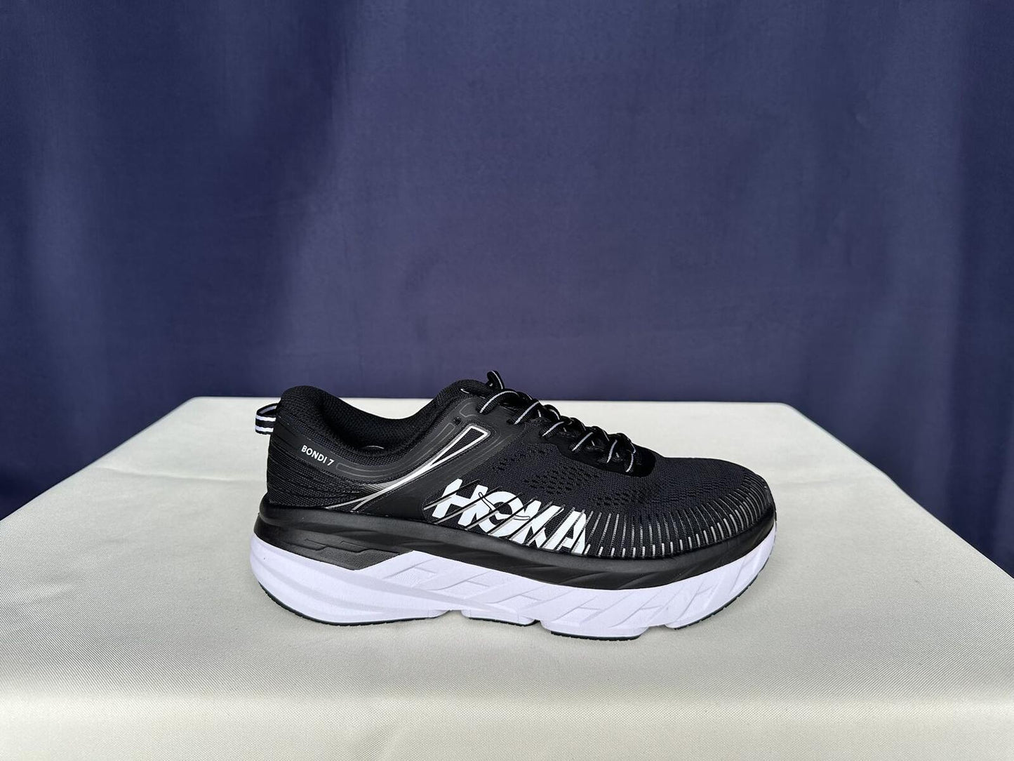 Size 8- Hoka Men Bondi 7 Black White Trainer Shoes Sneakers