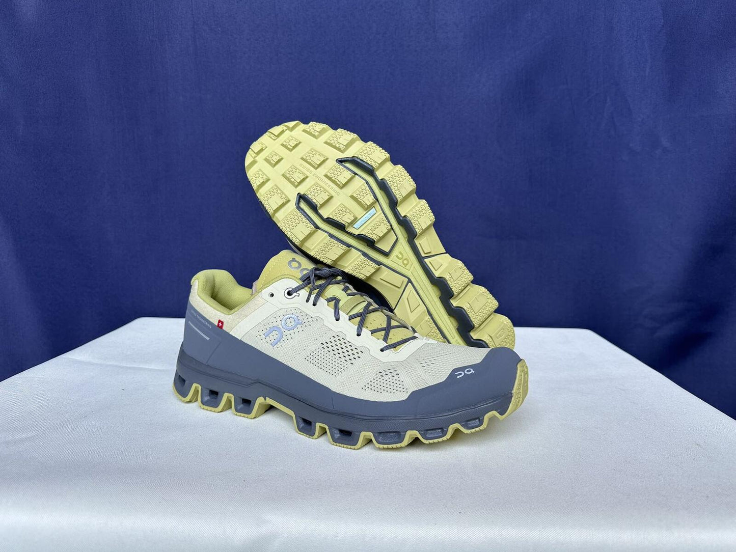 Size 10.5- On Running Men Yellow Trainer Running Shoes Sneakers