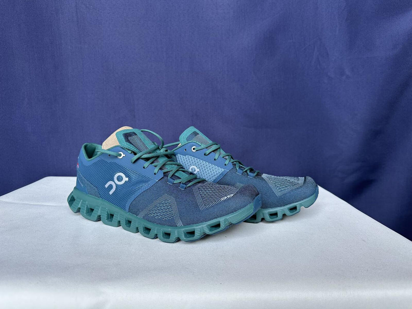 Size 11.5- On Running Men Green Trainer Running Shoes Sneakers