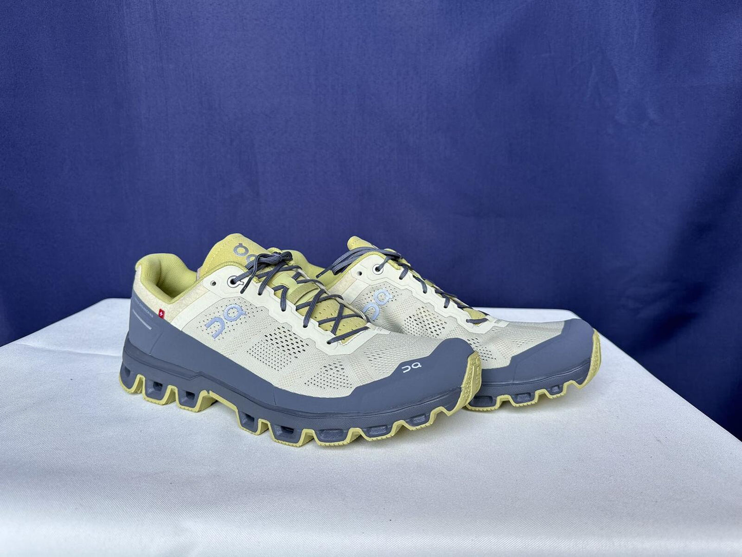 Size 10.5- On Running Men Yellow Trainer Running Shoes Sneakers