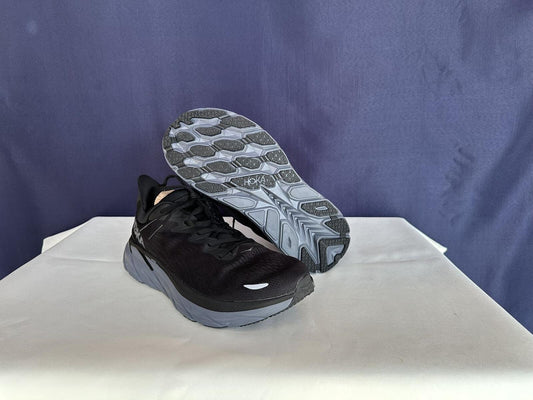 Size 10.5D Men Black Sneakers