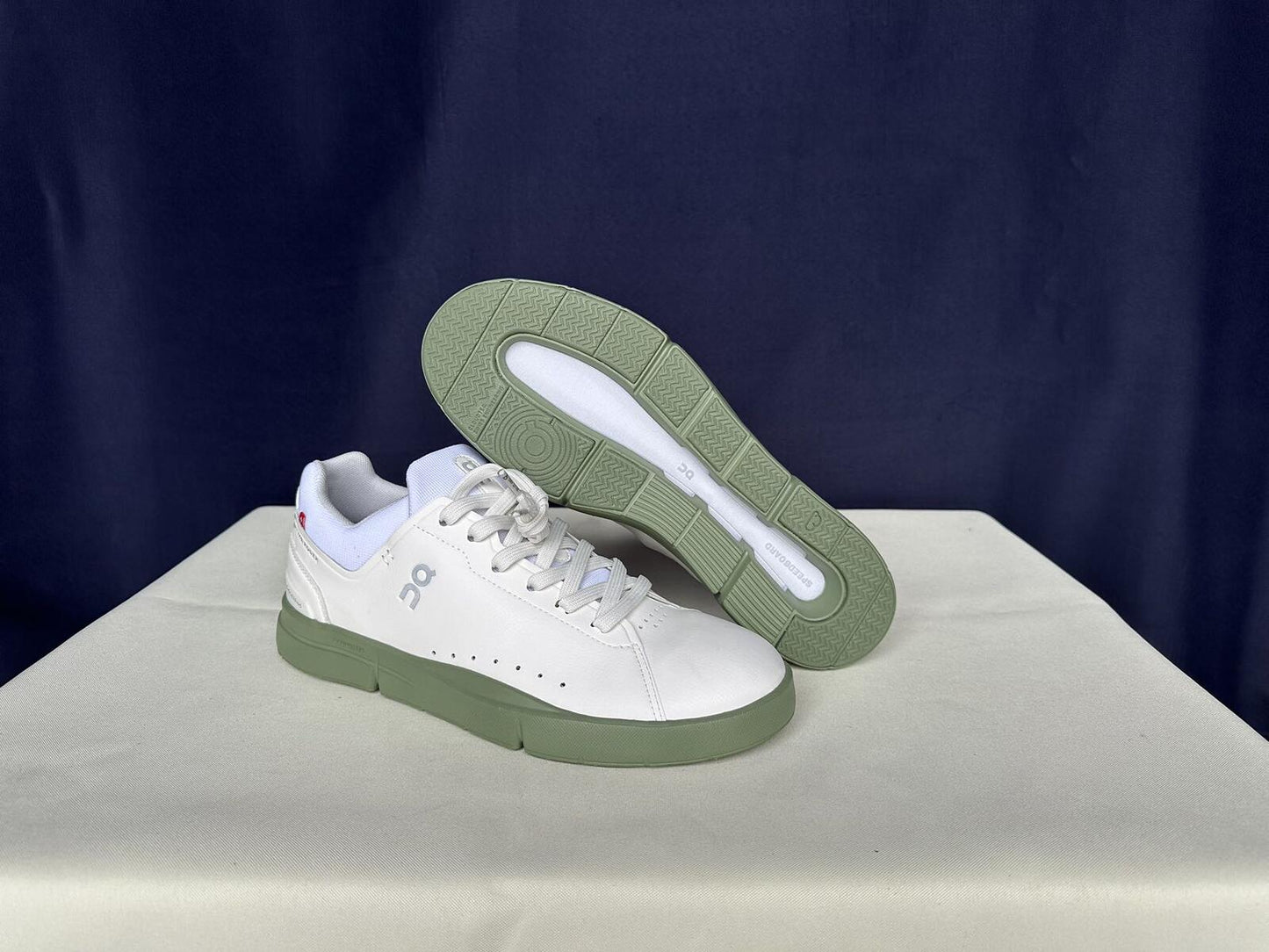 Size 9- On Running Mens The Roger Advantage White Reseda Trainer Sneakers Shoes