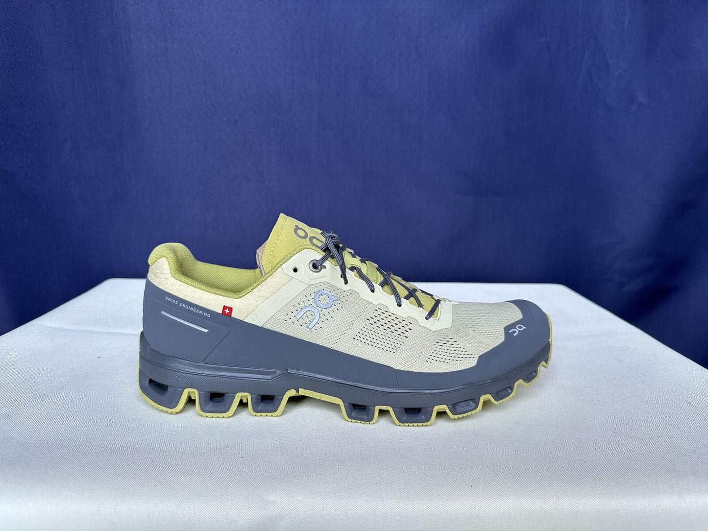 Size 10.5- On Running Men Yellow Trainer Running Shoes Sneakers