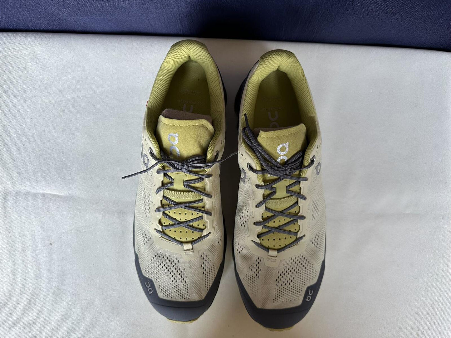 Size 10.5- On Running Men Yellow Trainer Running Shoes Sneakers