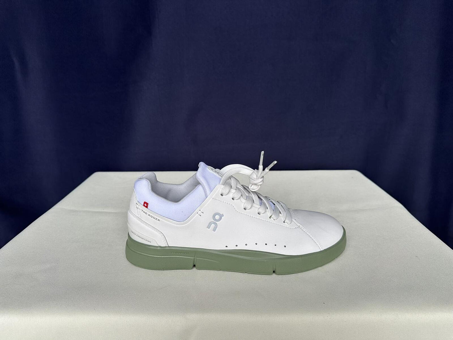 Size 9- On Running Mens The Roger Advantage White Reseda Trainer Sneakers Shoes