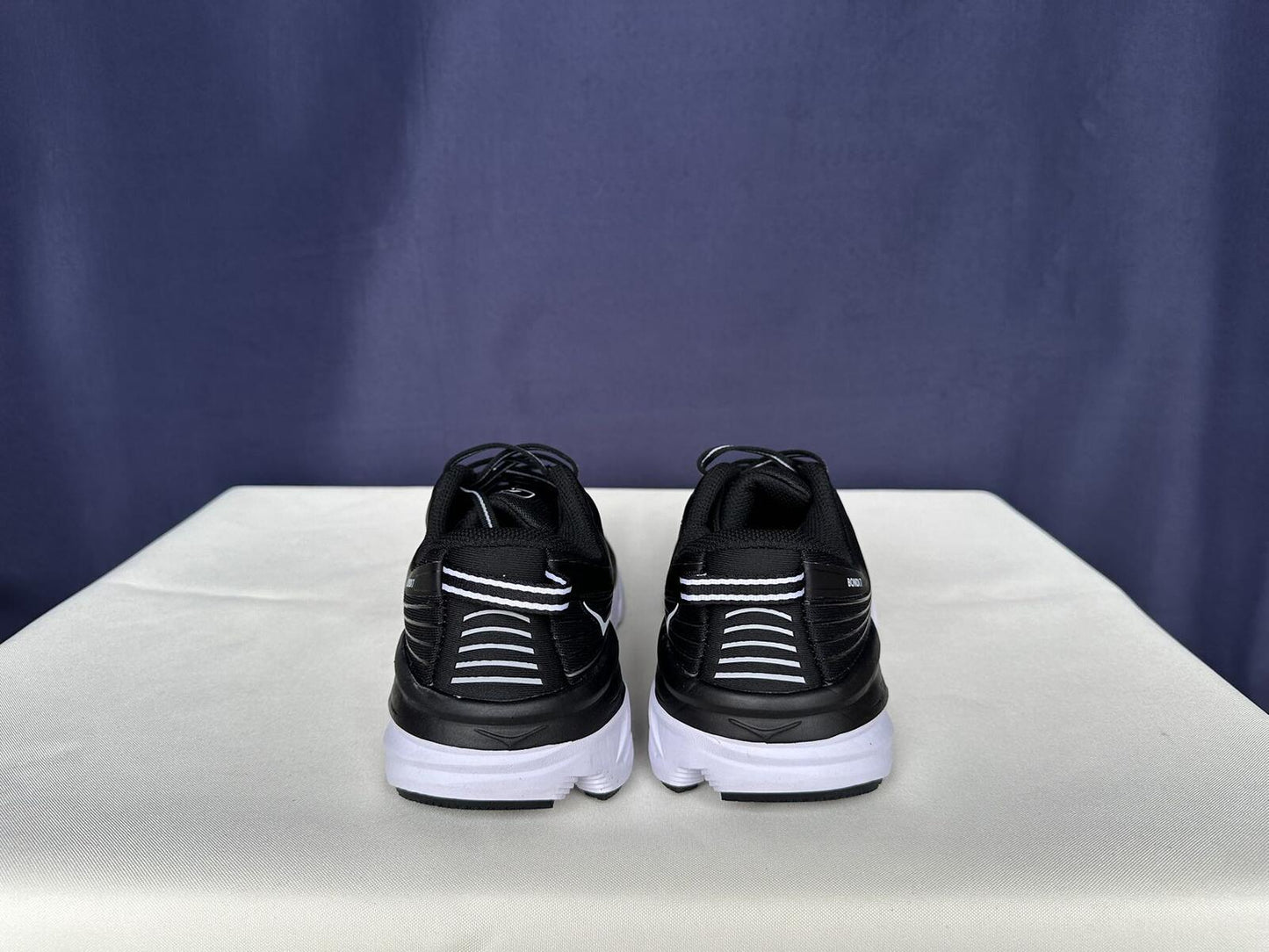 Size 8- Hoka Men Bondi 7 Black White Trainer Shoes Sneakers