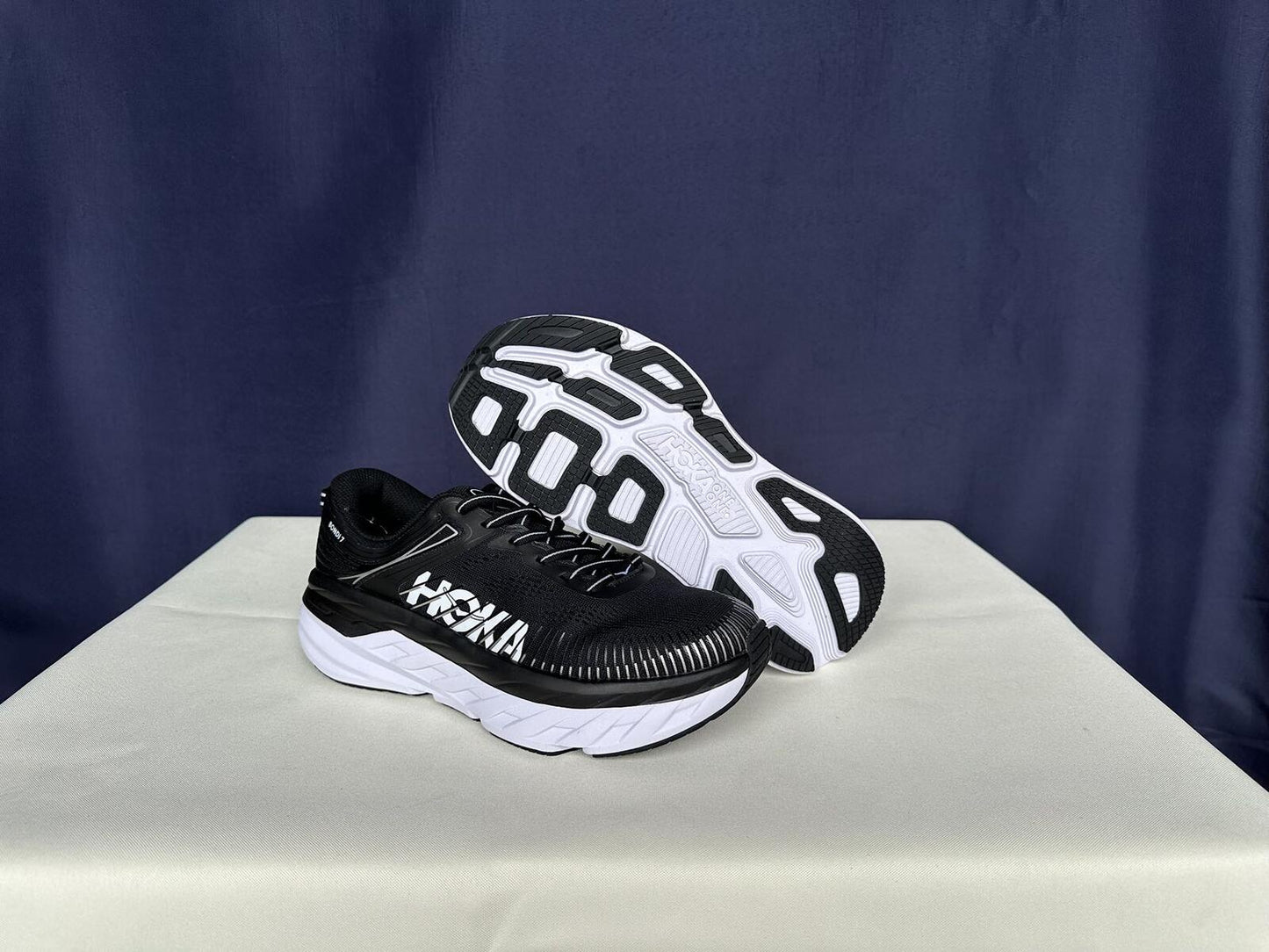 Size 8- Hoka Men Bondi 7 Black White Trainer Shoes Sneakers