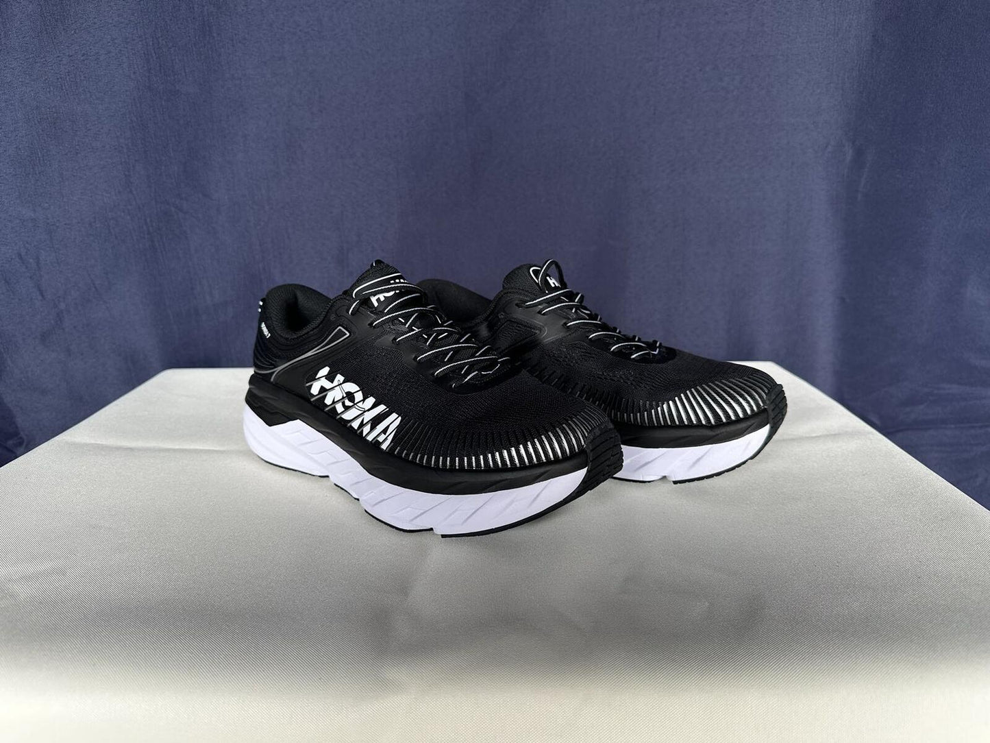 Size 9- Hoka Men Bondi 7 Black White Trainer Shoes Sneakers