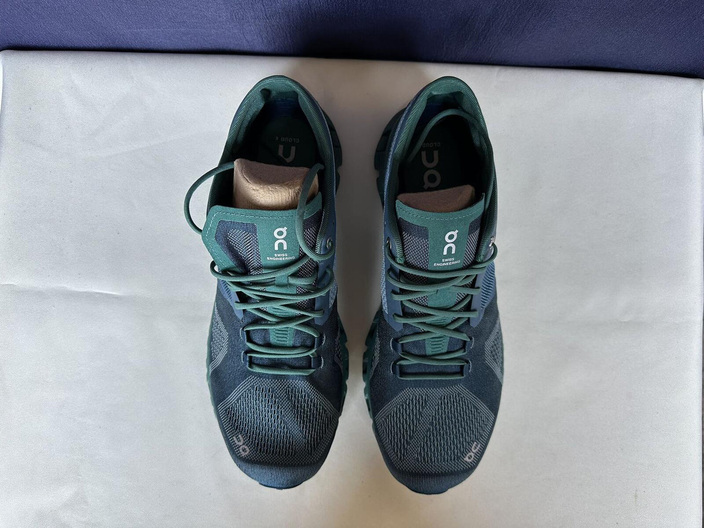 Size 11.5- On Running Men Green Trainer Running Shoes Sneakers