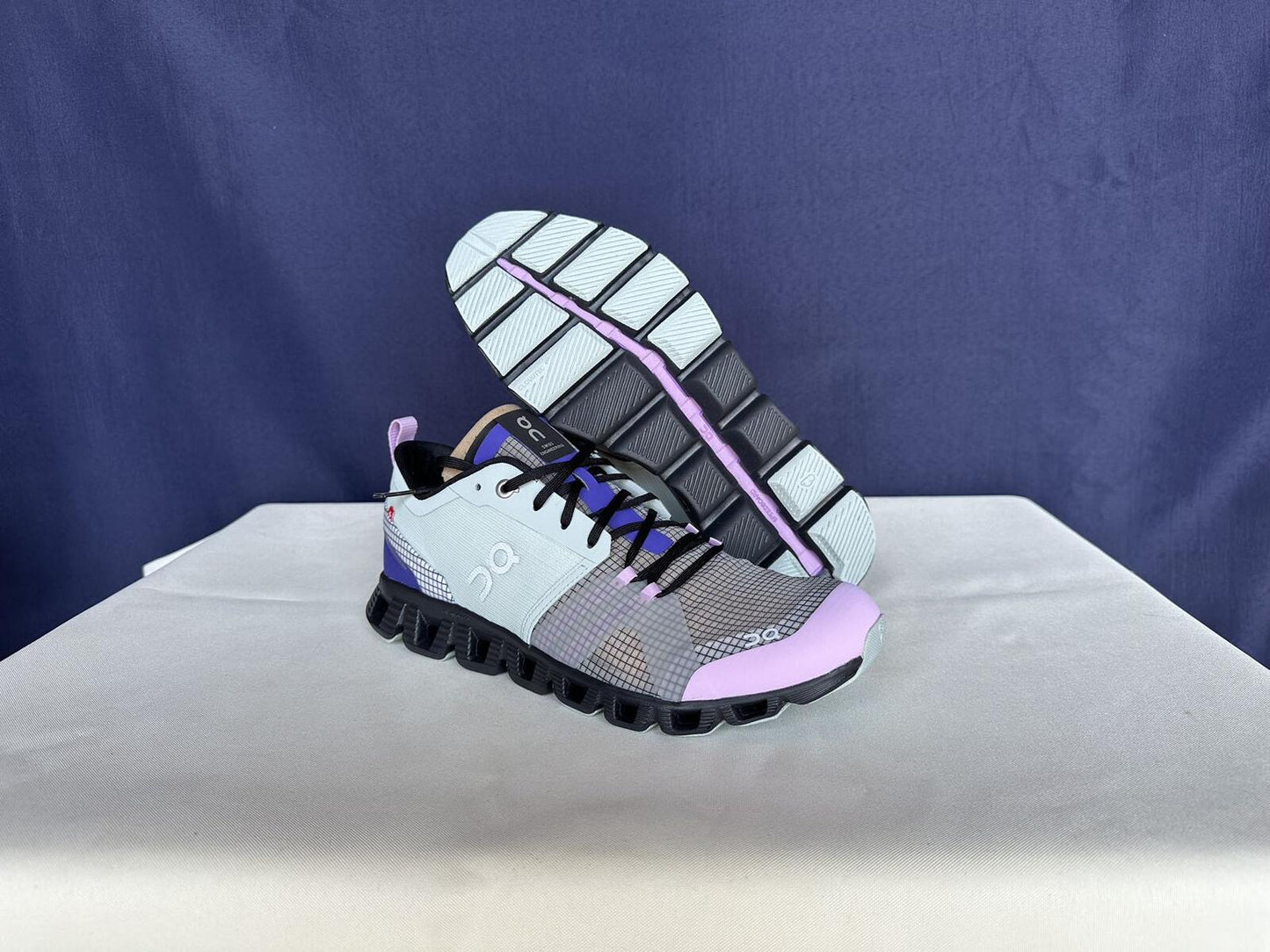 Size 10.5 - On Running Women Surf Vapor Cloud X Shift Sneakers